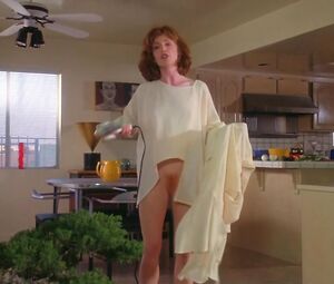 Bush scene with Sexy Julianne Moore - Short Cuts (1993)