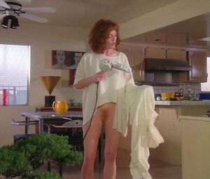 Bush scene with Sexy Julianne Moore - Short Cuts (1993)