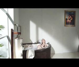 Nackte Werbung - Dampfduschen bei Meinbad24.de - Grande Home Full video