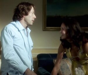 Toplesss Stephanie Pasterkamp - Le grand appartement (2006)