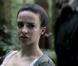 Topless Laura Donnelly - Outlander s01e14 (2015)