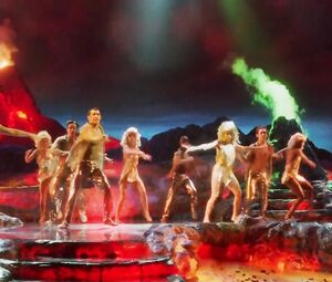 Best Striptease Scenes from Movies: Gina Gershon, Elizabeth Berkley - Showgirls (1995)