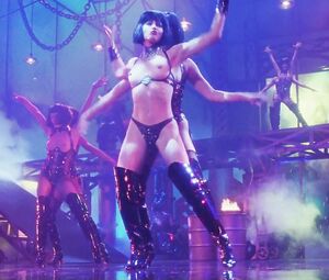 Best Striptease Scenes from Movies: Gina Gershon, Elizabeth Berkley - Showgirls (1995)