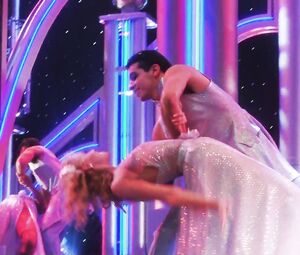 Best Striptease Scenes from Movies: Gina Gershon, Elizabeth Berkley - Showgirls (1995)