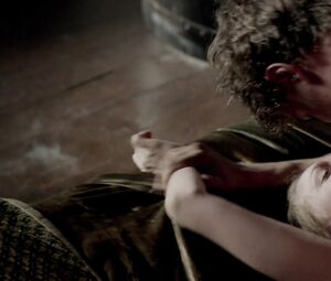 Nude Celebs Rebecca Ferguson - The White Queen s01e01 (2013)