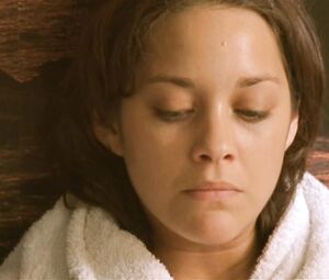 Full Frontal Celebs Marion Cotillard - Les jolies choses (2001)