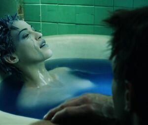 Topless Linda Hardy - Immortel ad vitam (2004)