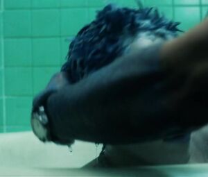 Topless Linda Hardy - Immortel ad vitam (2004)