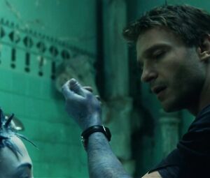 Topless Linda Hardy - Immortel ad vitam (2004)