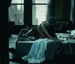 Topless Linda Hardy - Immortel ad vitam (2004)