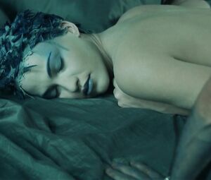 Topless Linda Hardy - Immortel ad vitam (2004)