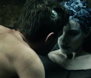 Topless Linda Hardy - Immortel ad vitam (2004)