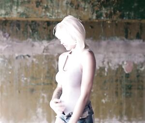 Hot! Hot! Naked Blond