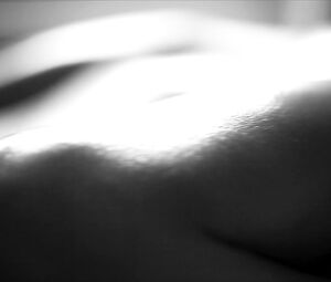 Nude Art - Close-Up Oil