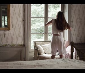 Naked Georgia Scalliet, Elsa Lepoivre, Florence Viala - Les Trois Soeurs (2015)