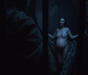 Naked Carice Van Houten - GAME OF THRONES (S02 E04)