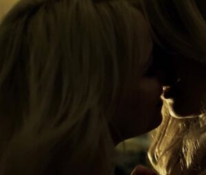 Naked Chelsey Reist & Sharon Hinnendael - Embrace of the Vampire (2013)