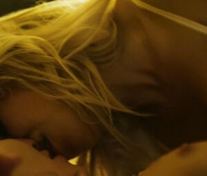 Naked Chelsey Reist & Sharon Hinnendael - Embrace of the Vampire (2013)