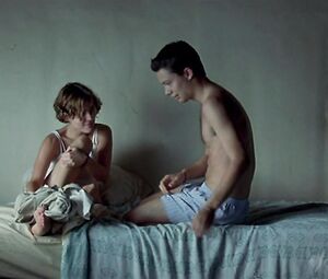 Naked Adriana Ugarte - Castillos de cartΓ³n (3some 2009)