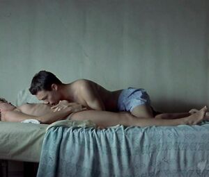 Naked Adriana Ugarte - Castillos de cartΓ³n (3some 2009)