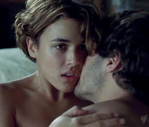 Naked Adriana Ugarte - Castillos de cartΓ³n (3some 2009)