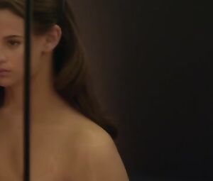 Naked Alicia Vikander and Sonoya Mizuno - EX MACHINA