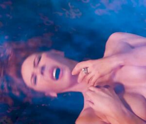 Nude Charlize Theron - THE DEVIL'S ADVOCATE