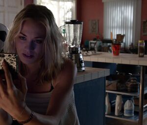 Nudity in TV show Yvonne Strahovski - Dexter, Season 07 (2013)