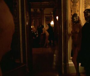 Topless scene Julienne Davis - Eyes Wide Shut (1999)