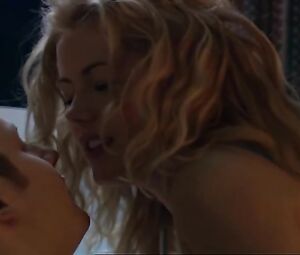 Topless video Kim Poirier, Stefanie von Pfetten – Decoys (2004)