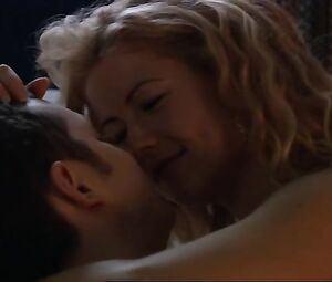 Topless video Kim Poirier, Stefanie von Pfetten – Decoys (2004)