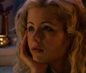 Topless video Kim Poirier, Stefanie von Pfetten – Decoys (2004)