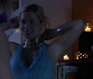 Topless video Kim Poirier, Stefanie von Pfetten – Decoys (2004)