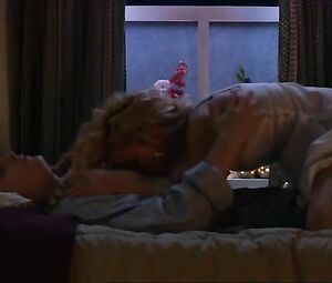 Topless video Kim Poirier, Stefanie von Pfetten – Decoys (2004)