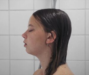 Nude scene Sophie Breyer and other sexy actress - La trรชve S01 (2015)