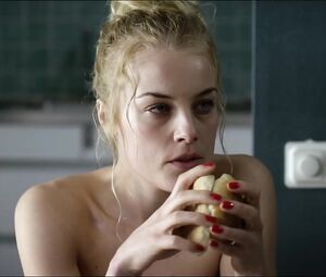 Topless Ida Engvoll - Der Kommissar und das Meer Wilde Nächte (2015)
