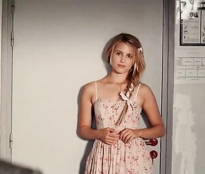 Hollywood Hot Scene | Dianna Agron sexy video