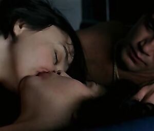 Topless sex scene | Maribel Verdu, Maria de Medeiros - Huevos de Oro (1993)
