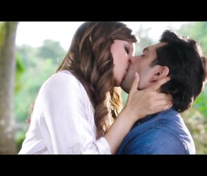 Hot video of Bipasha Basu - Hot Kissing Scene
