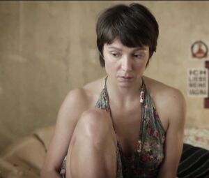 Sex Scene of Movies | Julia Koschitz, Lena Lauzemis nude - Unsichtbare Jahre (2015)