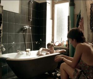 Sex Scene of Movies | Julia Koschitz, Lena Lauzemis nude - Unsichtbare Jahre (2015)