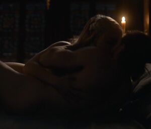 Celebs Sex Scene | Emilia Clarke - Game of Thrones s07e07 (2017)