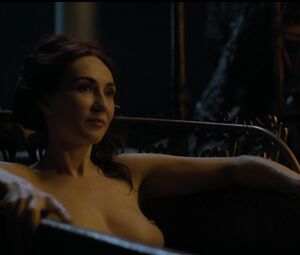Topless scene of Carice Van Houten - GAME OF THRONES (S04 E07)
