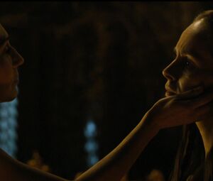 Topless scene of Carice Van Houten - GAME OF THRONES (S04 E07)