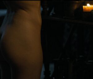 Topless scene of Carice Van Houten - GAME OF THRONES (S04 E07)