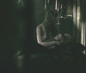Celebs sex scene TV show | Alyssa Sutherland - Vikings S4 (2016)