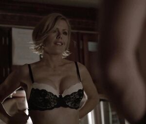 Sexy glasses Kathleen Robertson - Boss (2012)