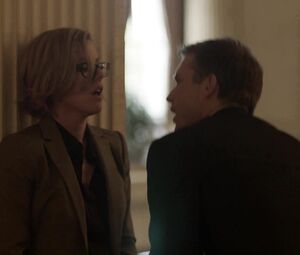 Sexy glasses Kathleen Robertson - Boss (2012)