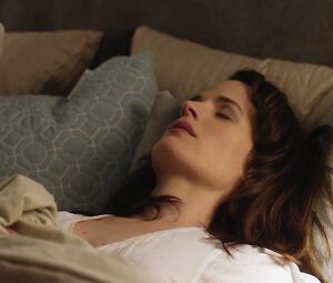 Naked Elizabeth Rease - Easy S01E01 (2016)