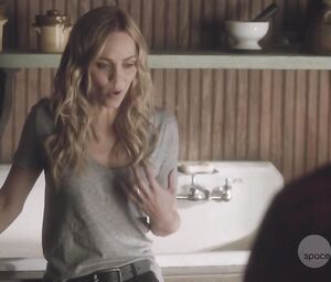 Hot TV show scene | Laura Vandervoort naked - Bitten S03E01-02 (2016)